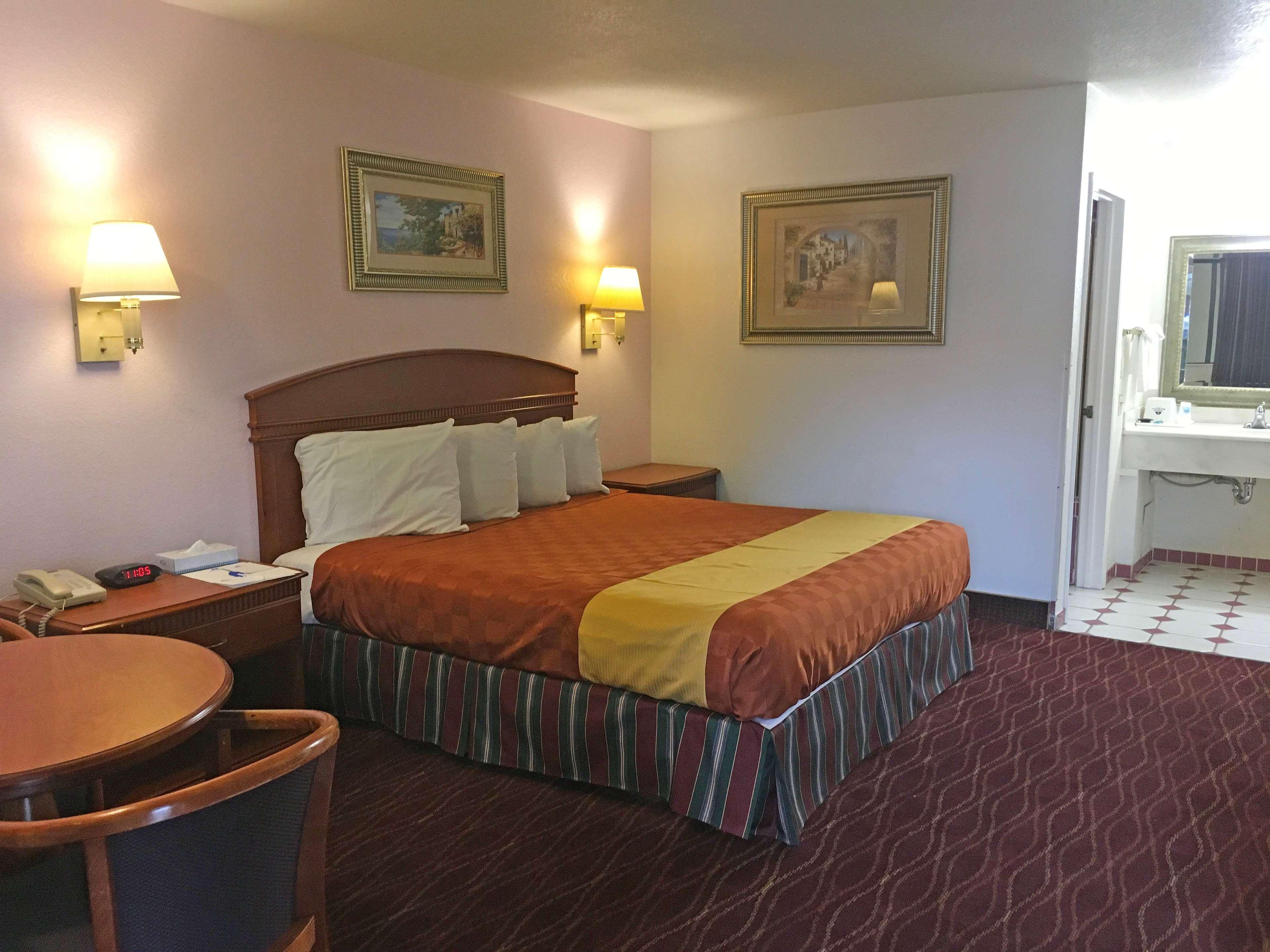 Ibis Styles Lisieux Normandie Exterior photo