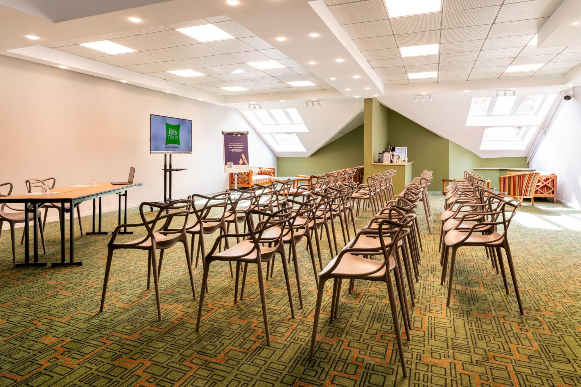 Ibis Styles Lisieux Normandie Exterior photo